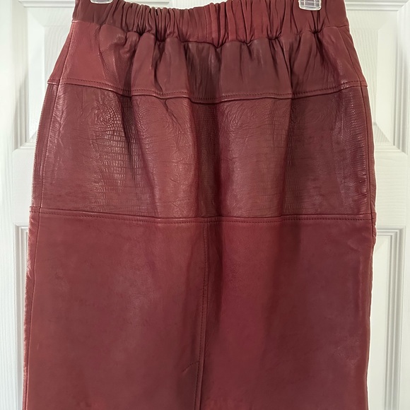 Vintage Etienne Aigner Leather Skirt - Picture 4 of 4